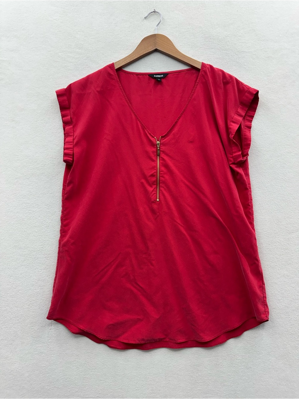Express Womenβs Large Red Short Sleeve Zip V-Neck Blouse